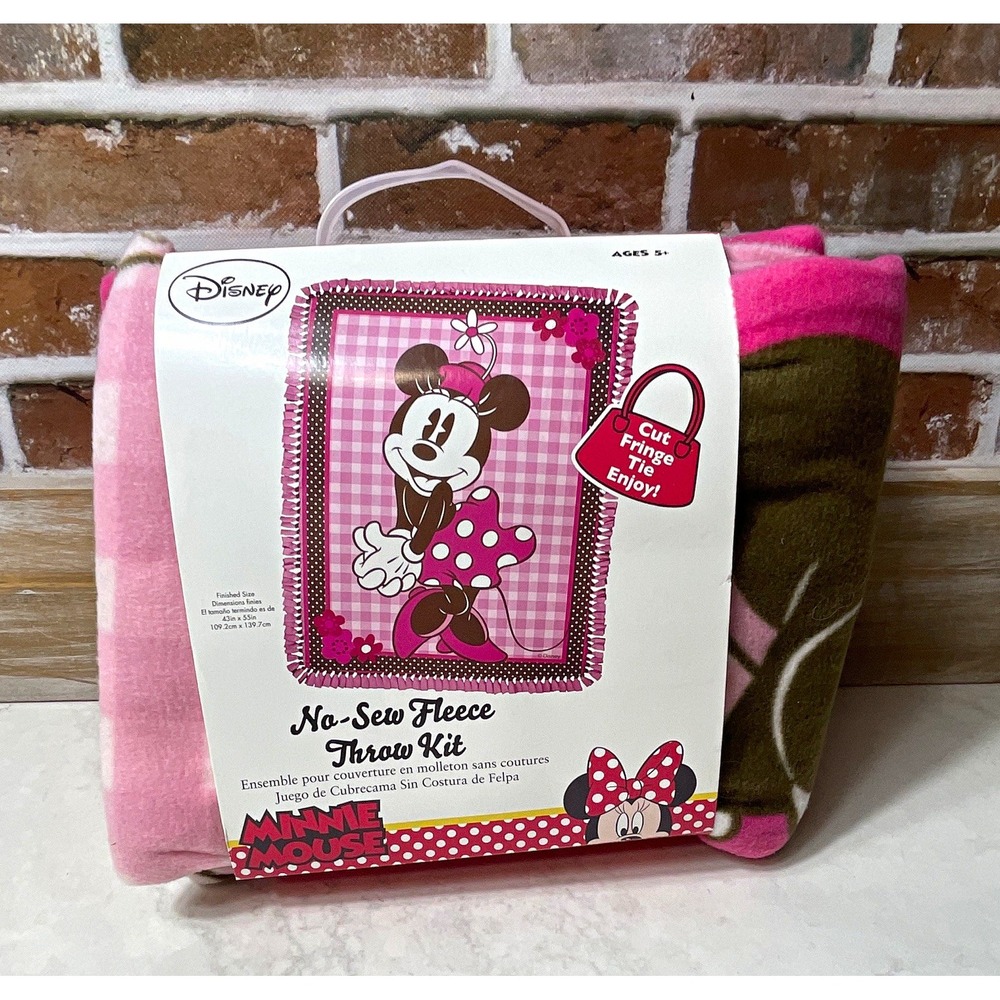 Disney Minnie Mouse No-Sew Fleece Throw Kit 48 in x 60 in Vintage Gingham - NEW